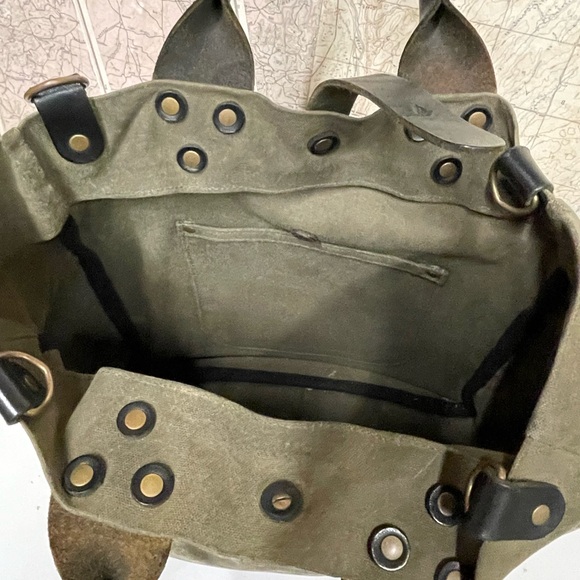 Winter Session Garrison Waxed Canvas Tote Bag with Black Leather Handles & Strap - Picture 4 of 6